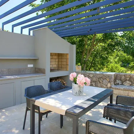 בית נופש Jerini The Barn By Interhome