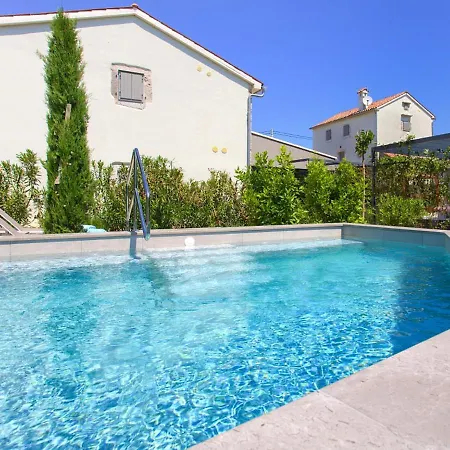 בית נופש Jerini The Barn By Interhome *