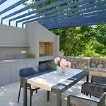 בית נופש Jerini The Barn By Interhome